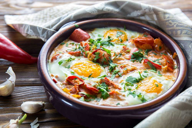 Шакшука – Клопотенко показав рецепт яєчні по-арабськи - фото 520445