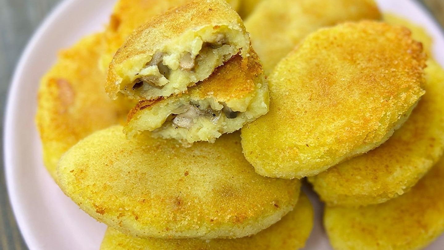 Ліза Глінська показала, як приготувати пісні картопляні зрази з грибами