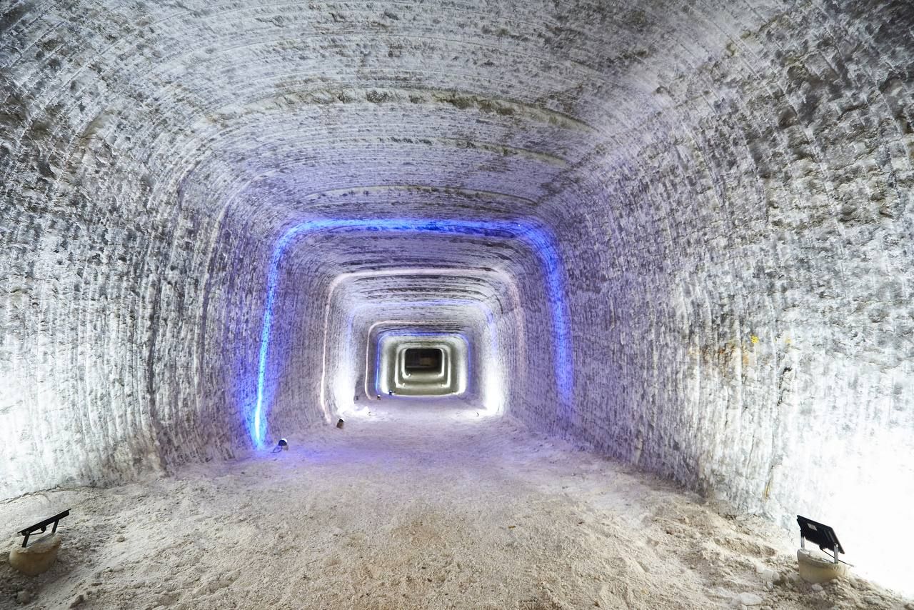 У мережі показали неймовірні фото підприємства "Артемсолі", яке зараз окуповане