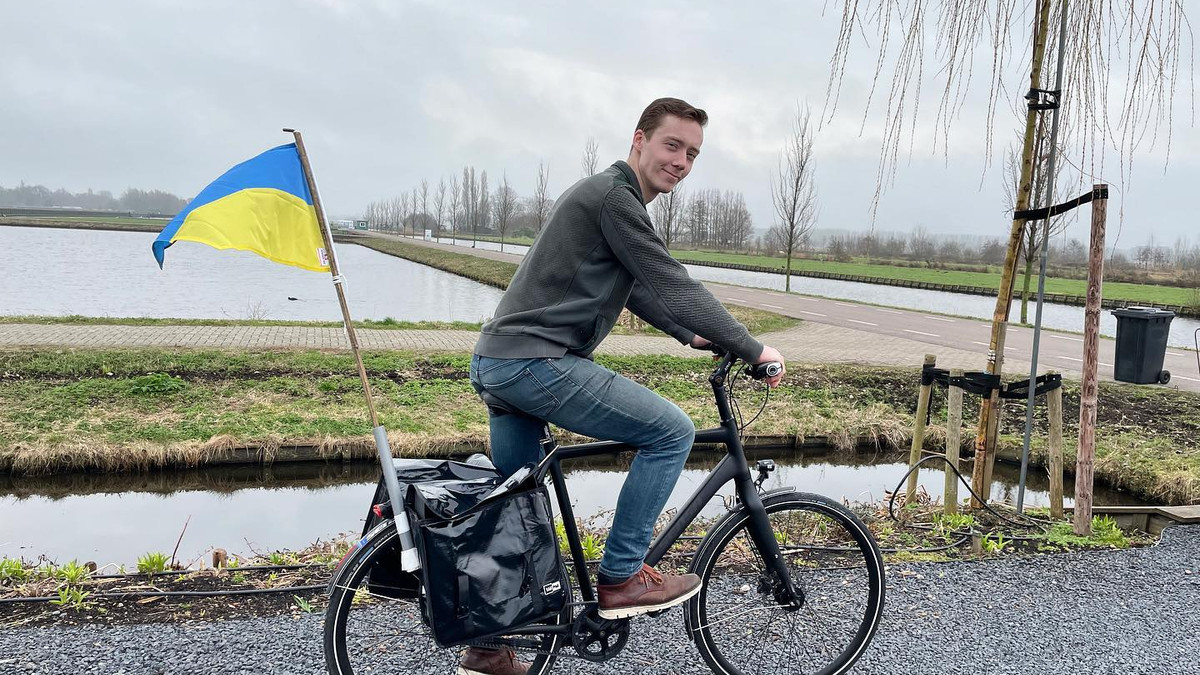 Студент з Нідерландів проїхав на велосипеді 365 км, щоб зібрати гроші для українців - фото 1