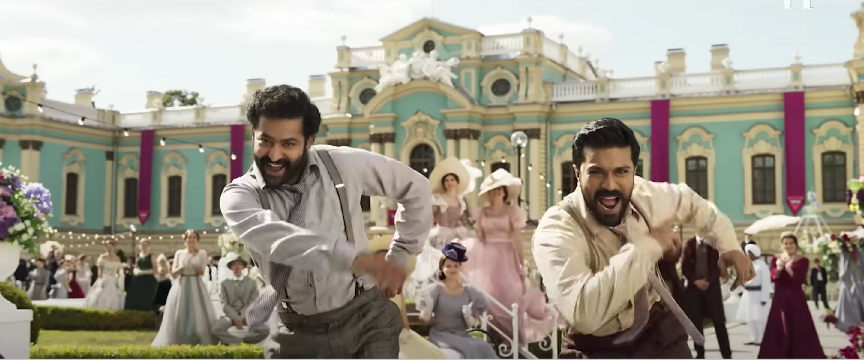 У індійському блокбастері RRR помітили кадри знаті в Україні навпроти Верховної Ради