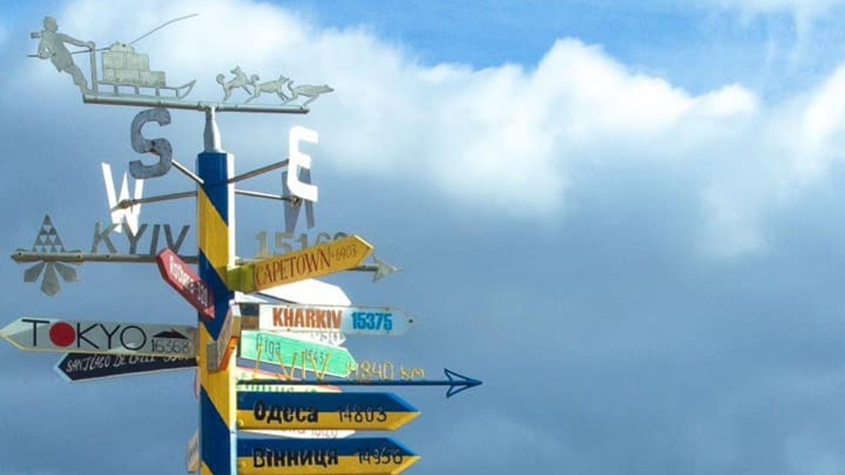 Українські полярники дерусифікували дороговкази на станції 