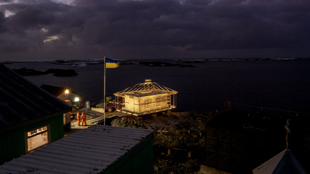 Інсталяція має нагадувати ескіз будинку намальованого олівцем - фото 521089