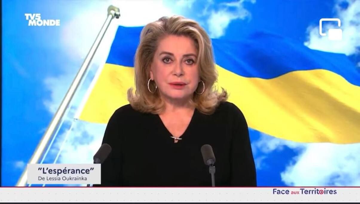 Відома акторка Катрін Денев в етері каналу "TV5 Monde" зачитала вірш Лесі Українки