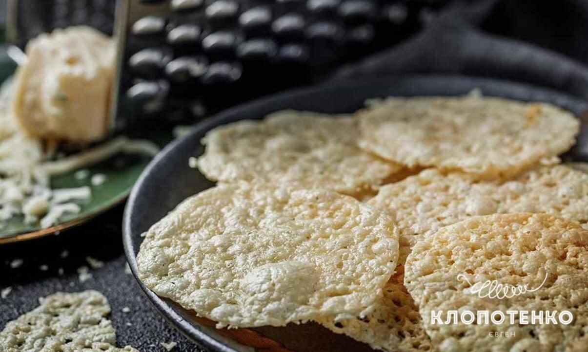 Запечені сирні чипси - фото 1