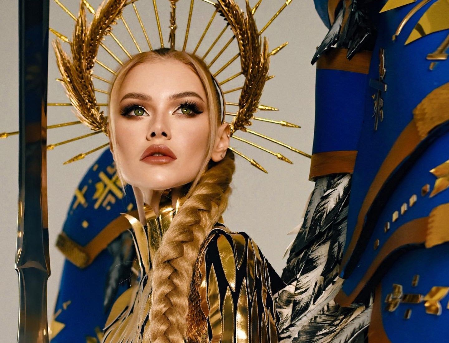 "Найкращий національний костюм" на конкурсі краси - фото 1