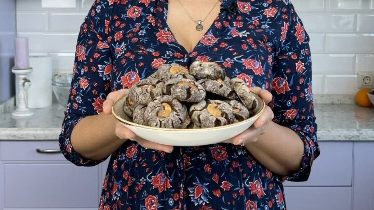 Пісне шоколадно-апельсинове печиво з горіхами –Ліза Глінська поділилася рецептом смаколика