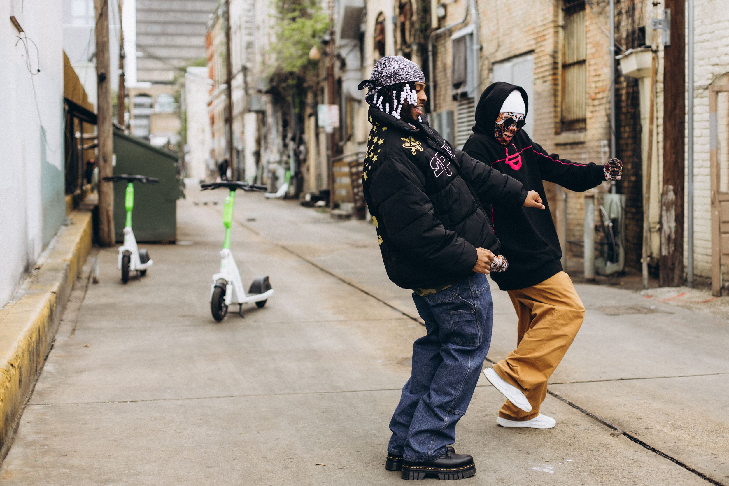 Kalush Orchestra зустрілися з популярним репером Armani White: запальне відео на його трек