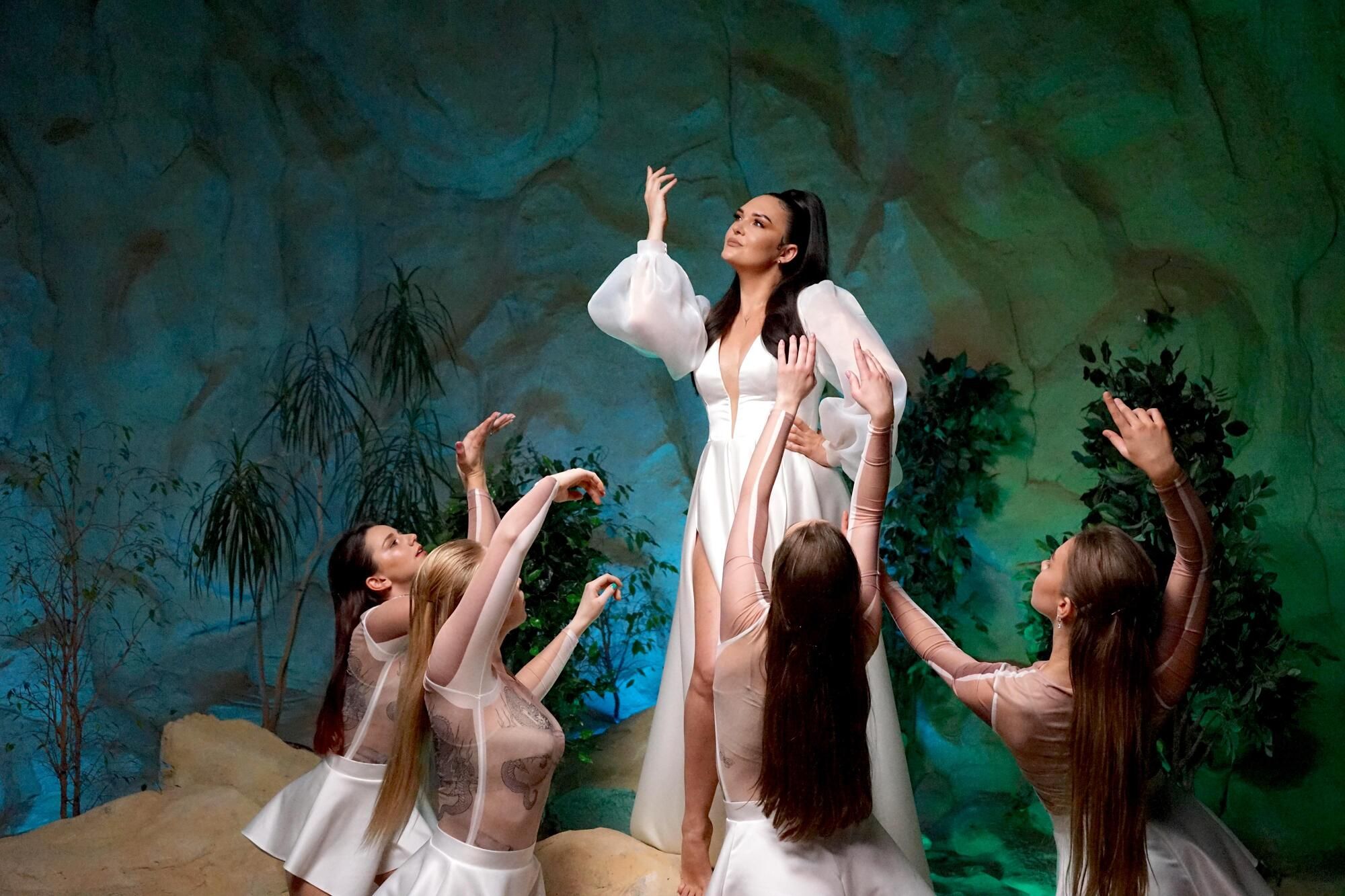 "Я не боюся засудження" – співачка YATSUTA про сексуальні сцени у кліпі "Щекавиця"