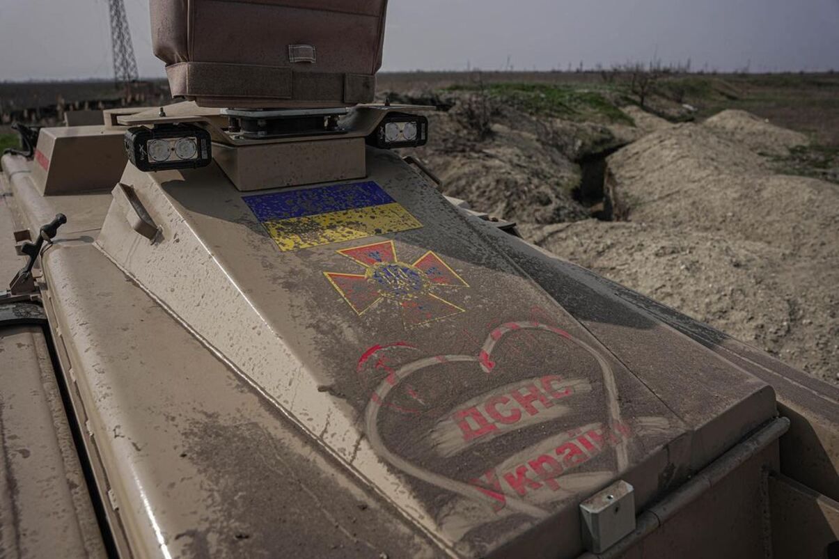 ДСНС показала машини-розмінувальники, які вже працюють в Херсонській області