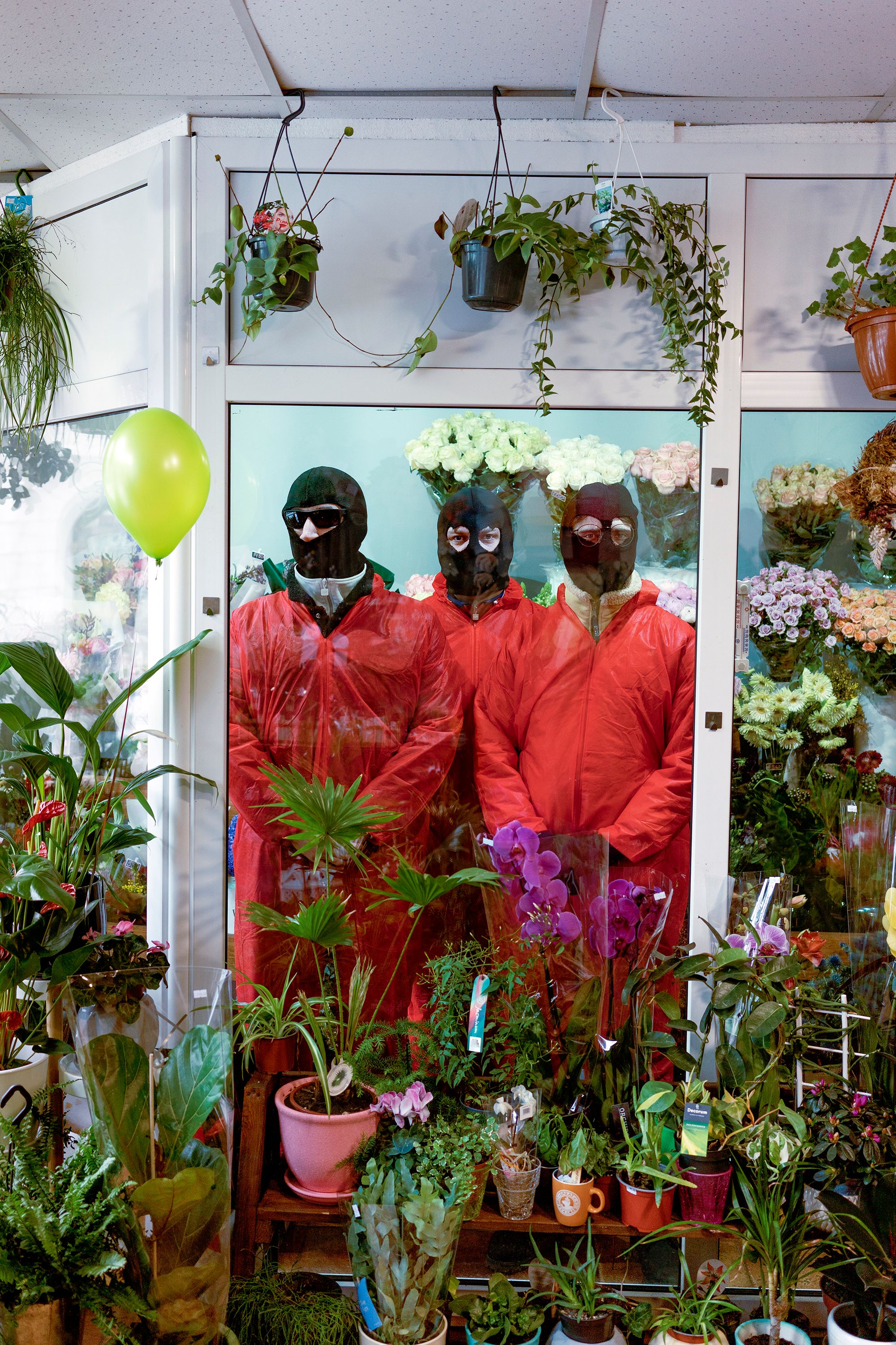 "Танців не буде" – дивіться бадьорий кліп київського гурту квіткіс у стилі Ґая Річі