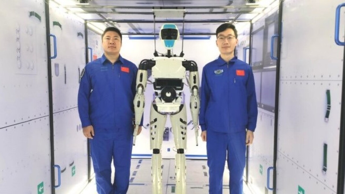 У Китаї показали людиноподібного робота - фото 1