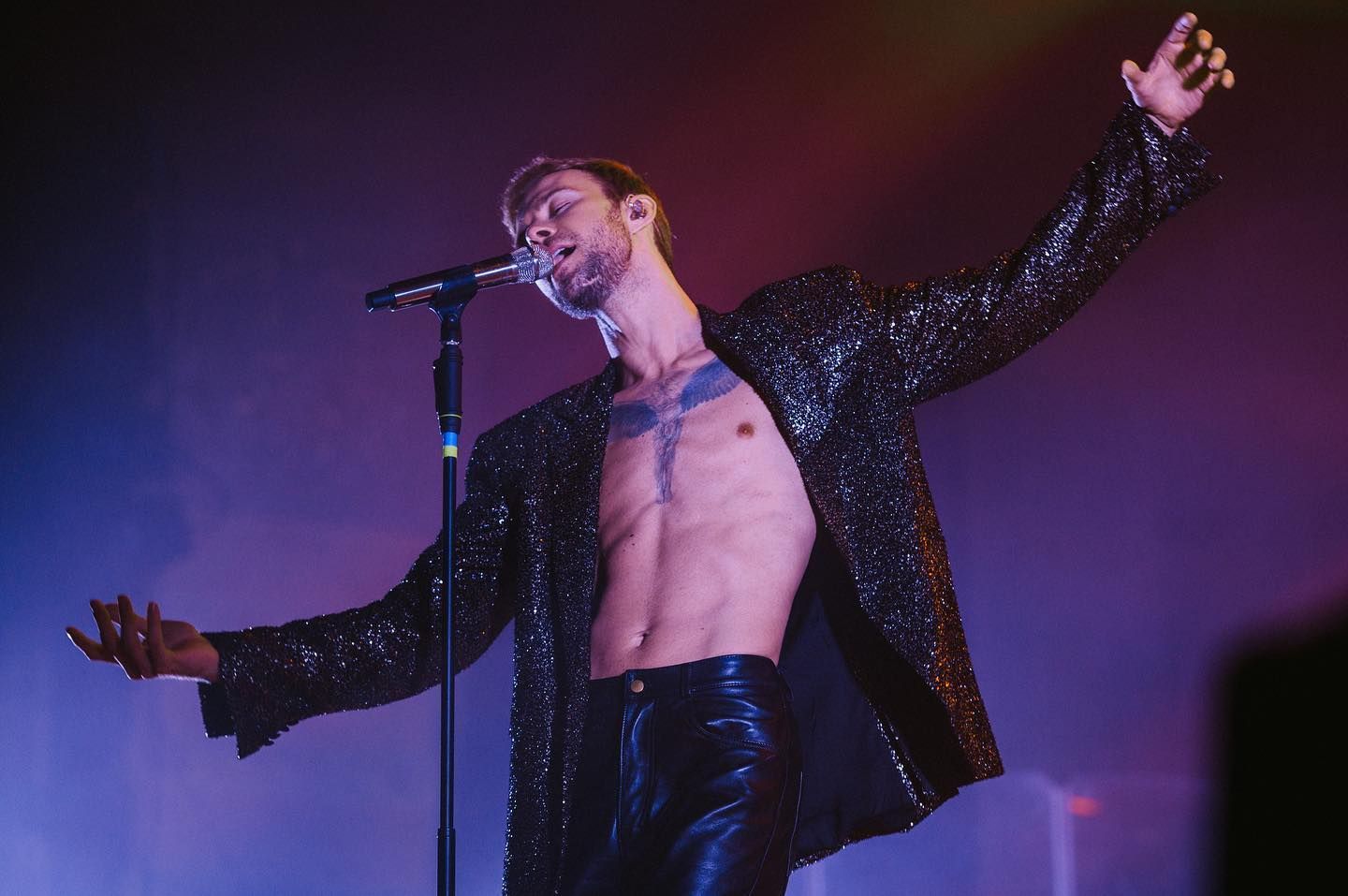 Макс Барських випустив англомовний трек про абʼюзивні стосунки