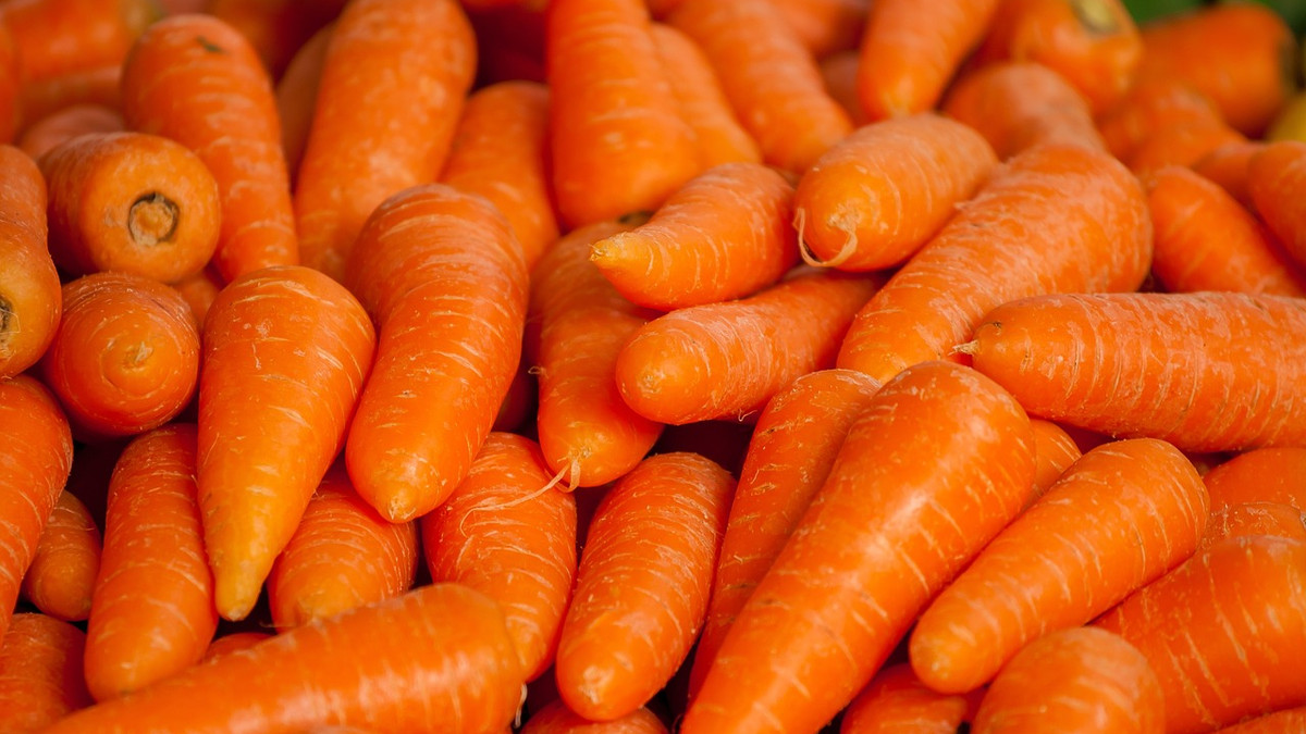 Запечена морква з травами й медом – здоровий рецепт до кіно - фото 1