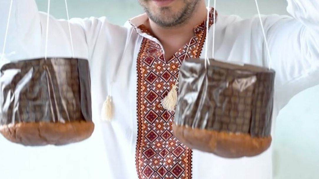 Суцільна любов та насолода – Ярославський поділився переписом панетоне з крем-сиром