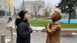 У Львові встановили скульптуру хлопчика, який чекає тата з операційної