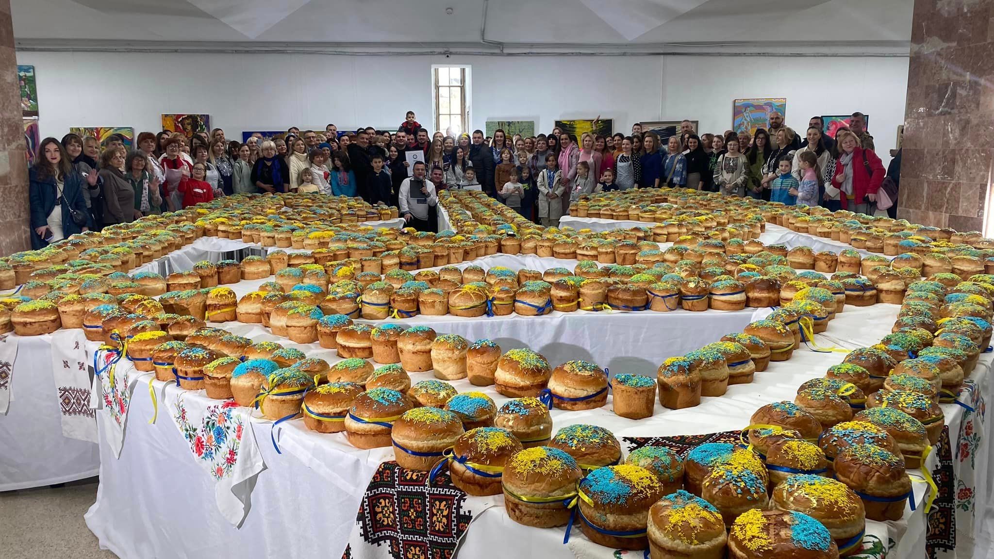 Новий рекорд – найбільший в Україні тризуб з пасок