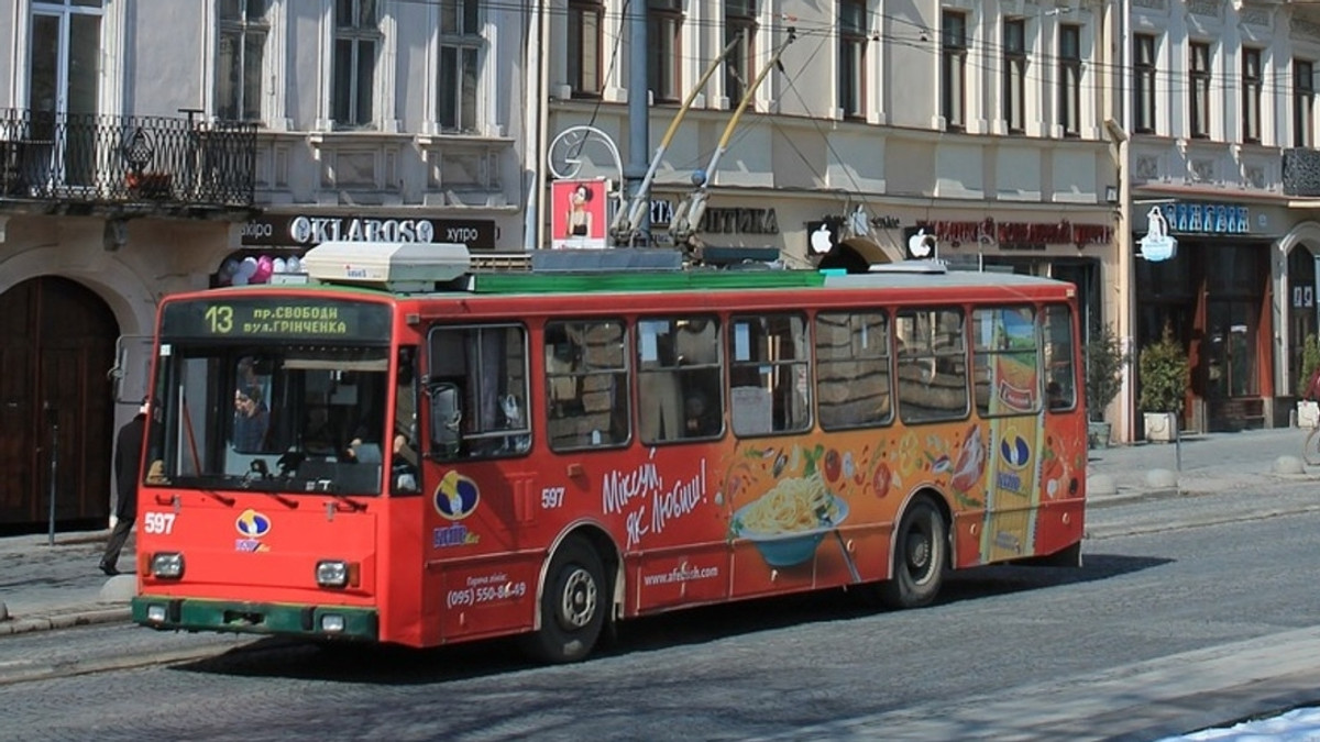 У Херсоні зробили безплатним проїзд у тролейбусах - фото 1