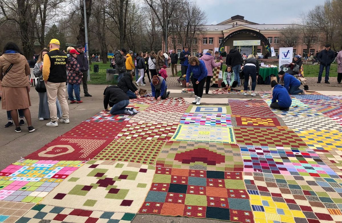 У Кривому Розі створили рекордний за розмірами вовняний плед