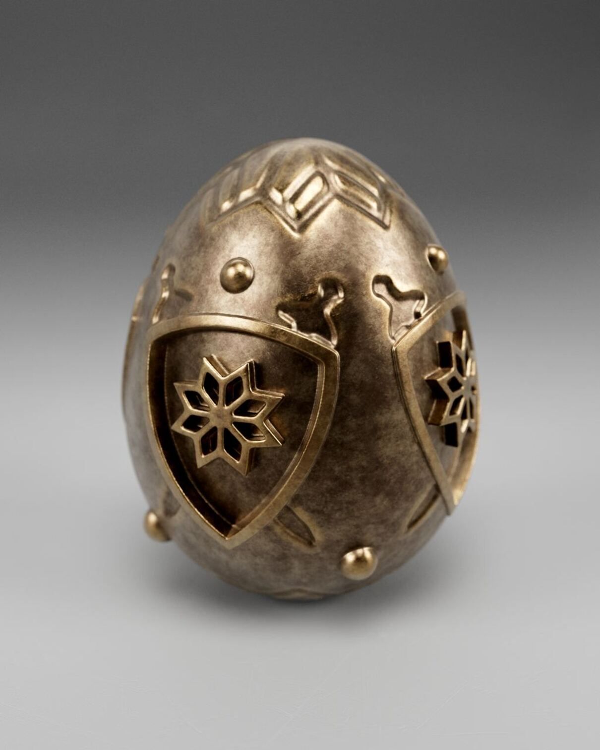 Українські митці створили писанки з відстріляних гільз