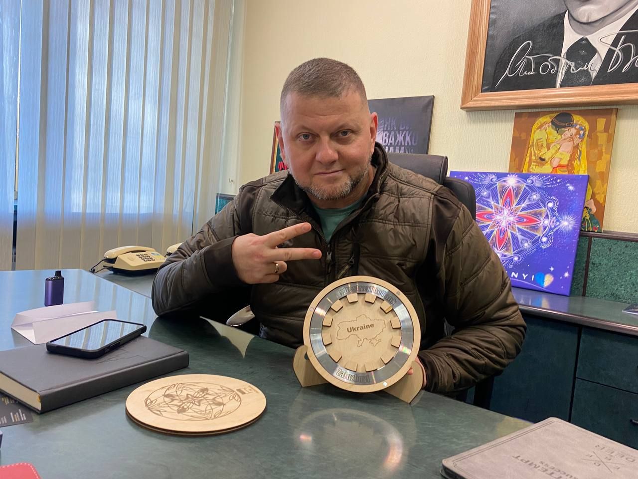 Півтора мільйона з російського танка: вінницькі волонтери збирають гроші, роблячи сувеніри