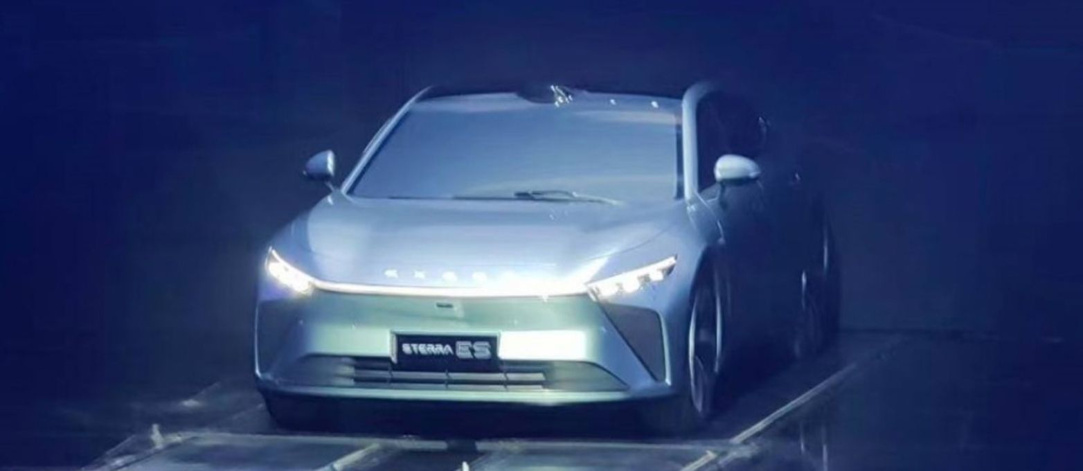 Перший електричний седан Exeed - фото 1