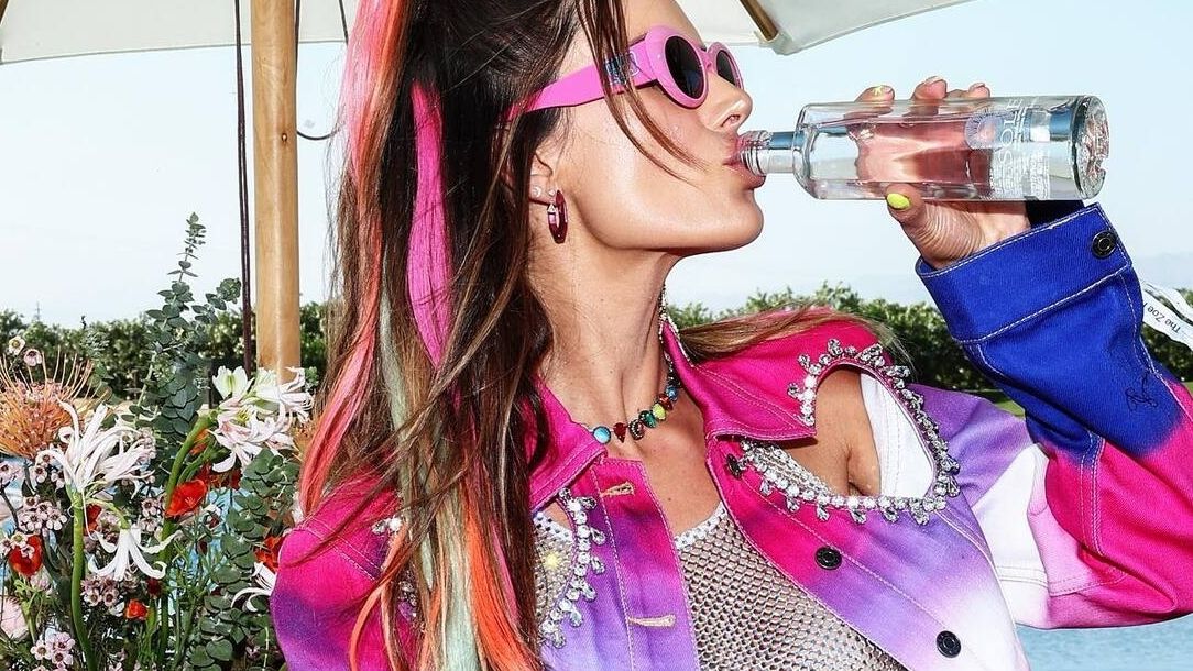 Ангел Victoria's Secret одягнула на фестиваль топ від української дизайнерки