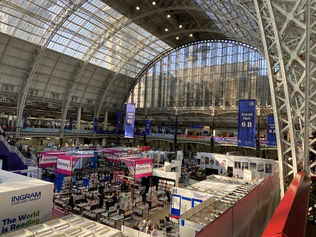 Книжковий Лондон відкрив свою програму подією про Україну - фото 523115