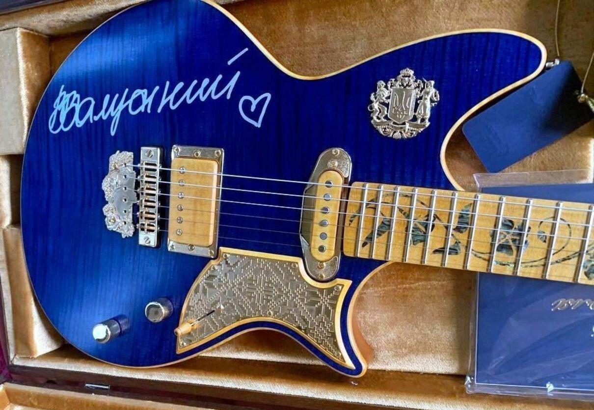У Каліфорнії на виставці представили українську електрогітару "Воля"