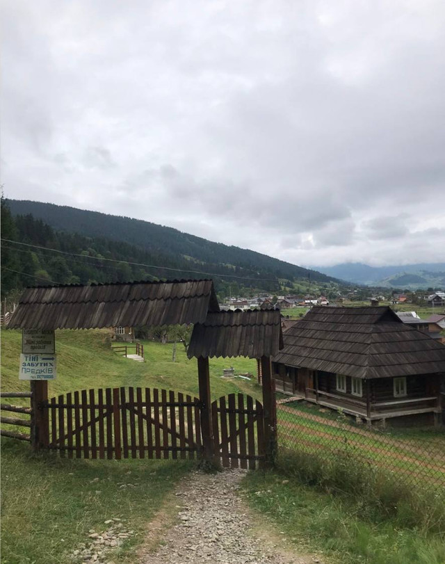 Хата-музей фільму 'Тіні забутих предків' - фото 523335