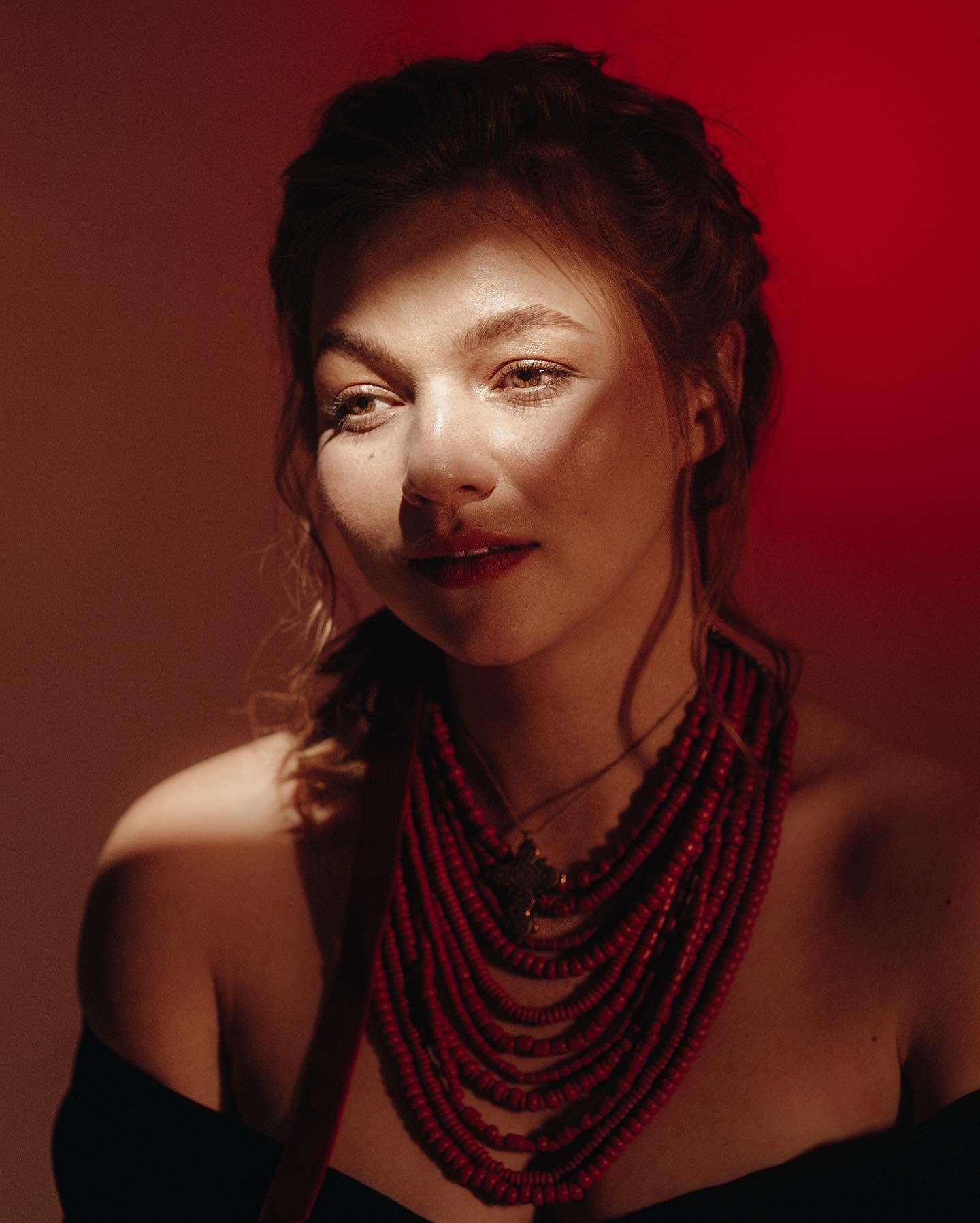 Дивіться кліп "У містечку малому" від виконавиці KRUTЬ