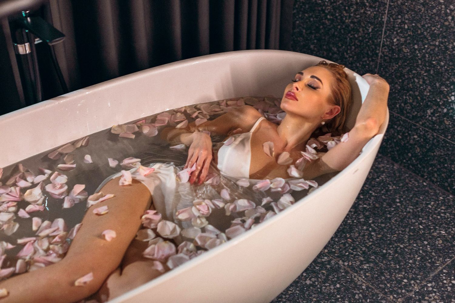 Співачка Андріана здивувала зміною стилю музики та презентувала трек "Все мине"