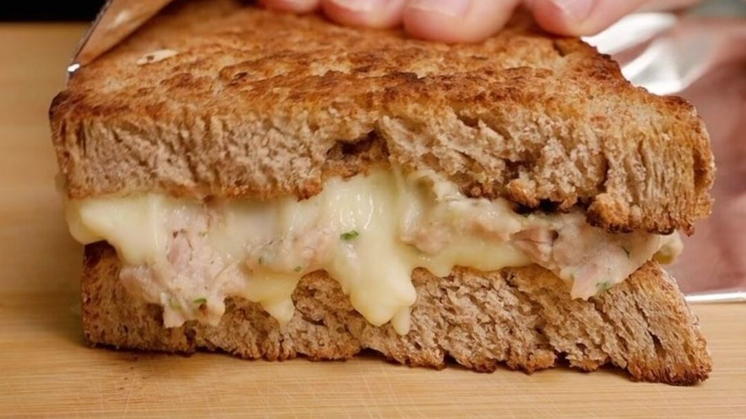А як щодо сендвіча з тунцем? Ось простий рецепт смачного бутерброда