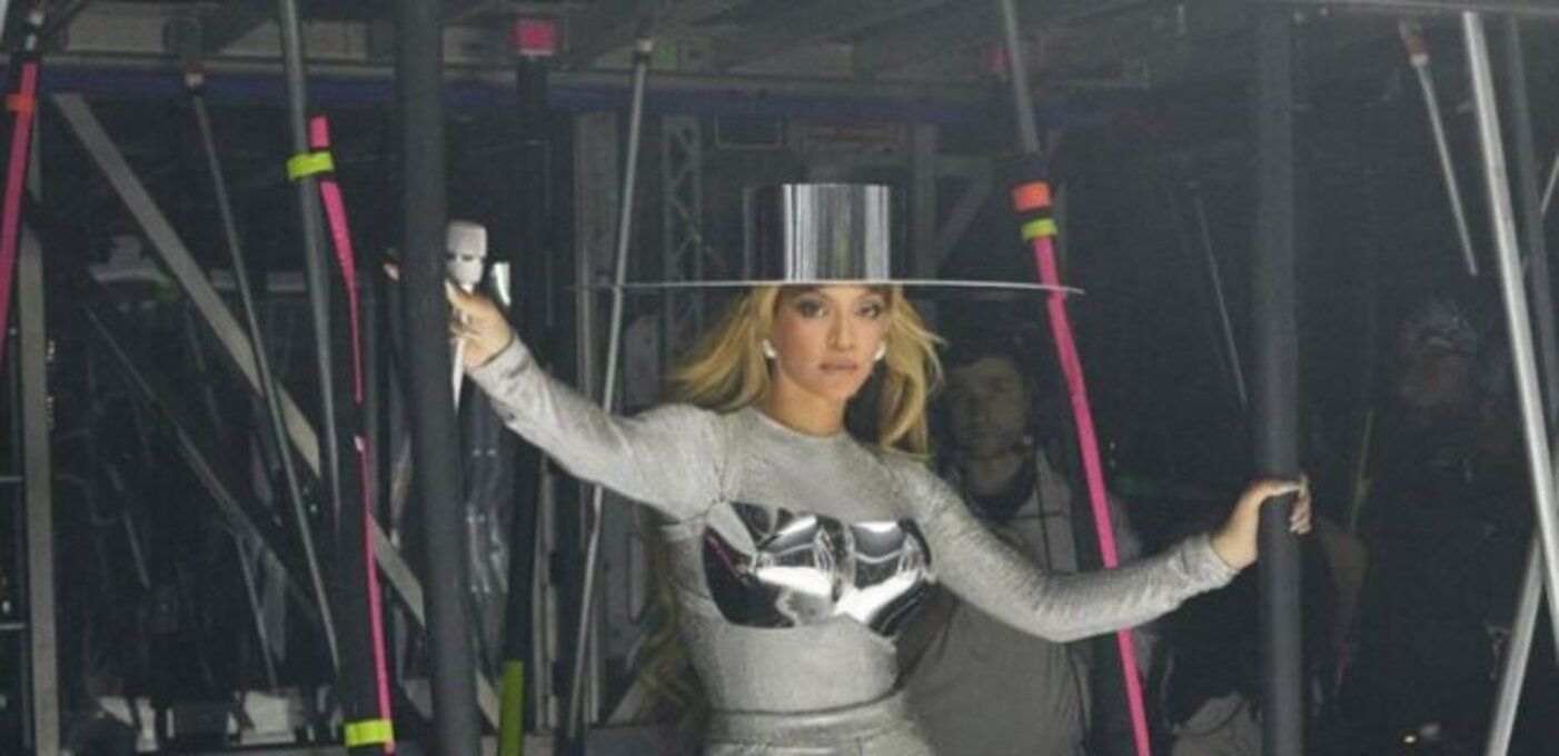 Бейонсе з'явилася на концерті в капелюсі від українського дизайнера Baginskiy –відео