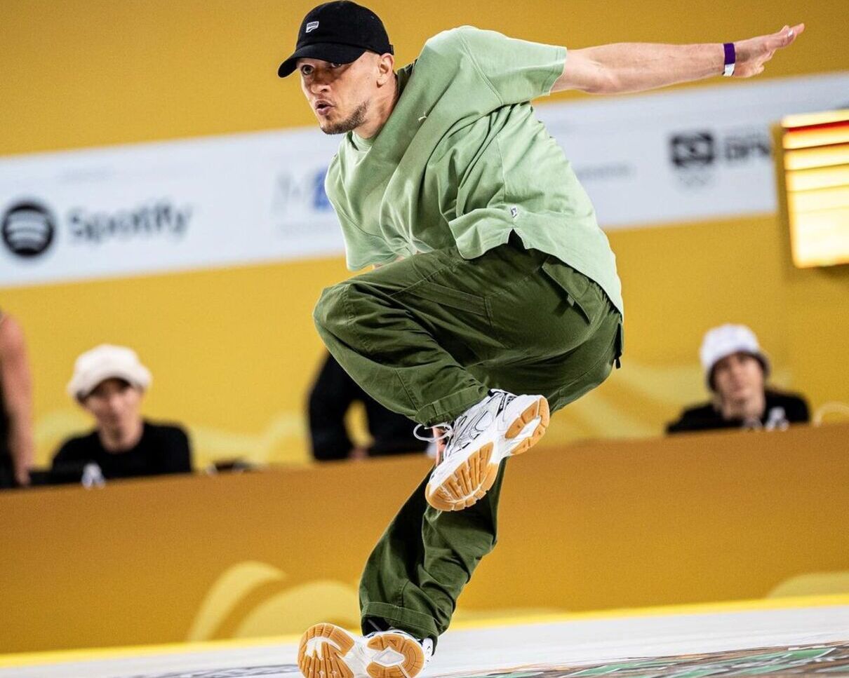 Олег Кузнецов - фото 1