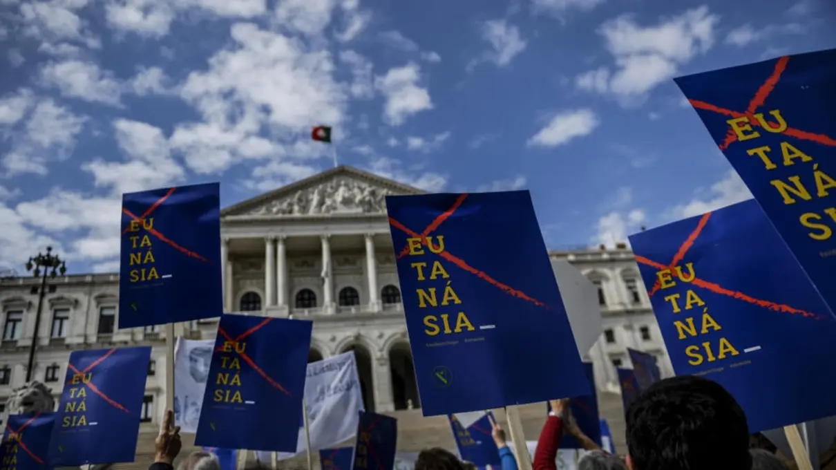 У Португалії легалізували евтаназію – деталі