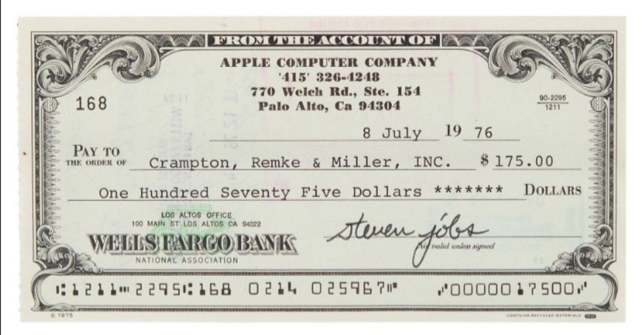 На аукціоні за рекордну суму продали чек від Apple, підписаний Стівом Джобсом