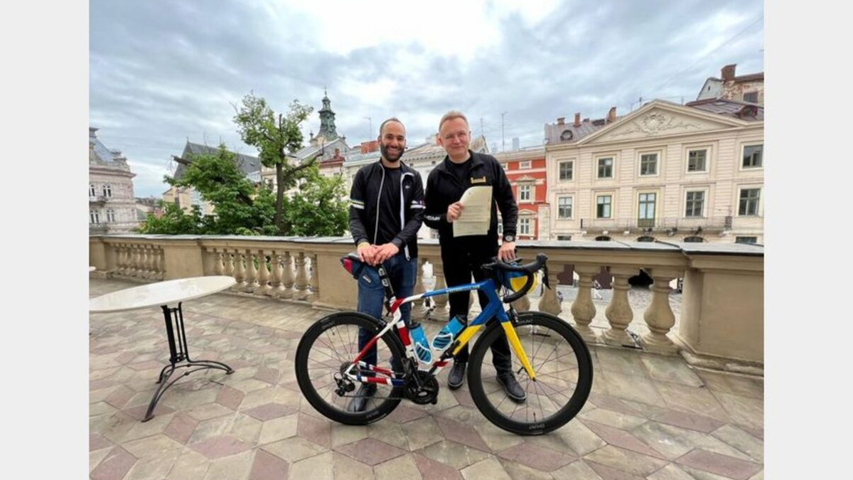 Британець проїхав на велосипеді з Лондона до Львова, щоб допомогти розмінувати Україну - фото 1