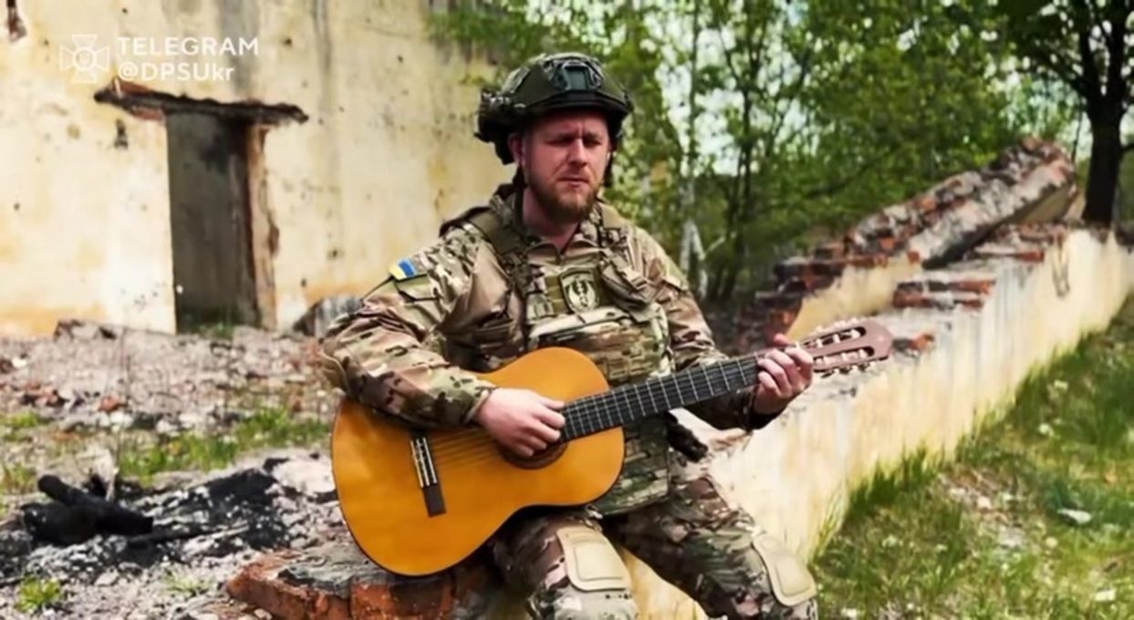 Слухайте пісню "Чорнобривці" у виконанні талановитого українського прикордонника