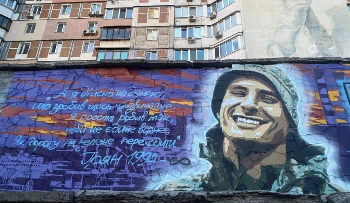 На вулицях Києва та Кривого Рогу з'явилися стінописи пам'яті двох бійців полку "Азов"