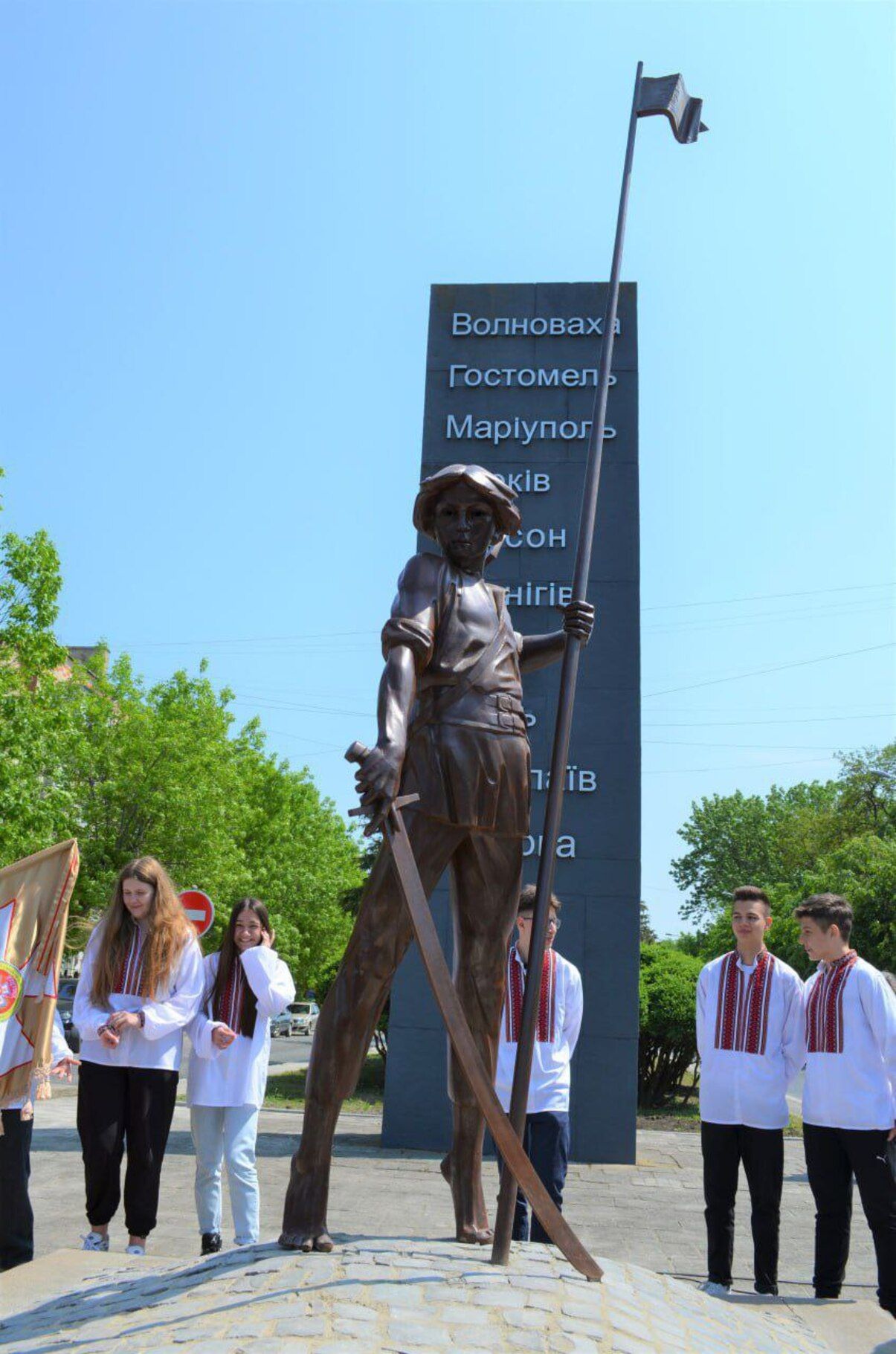 У Кам'янці-Подільському відкрили пам'ятник козаку-зброєносцю Джурі