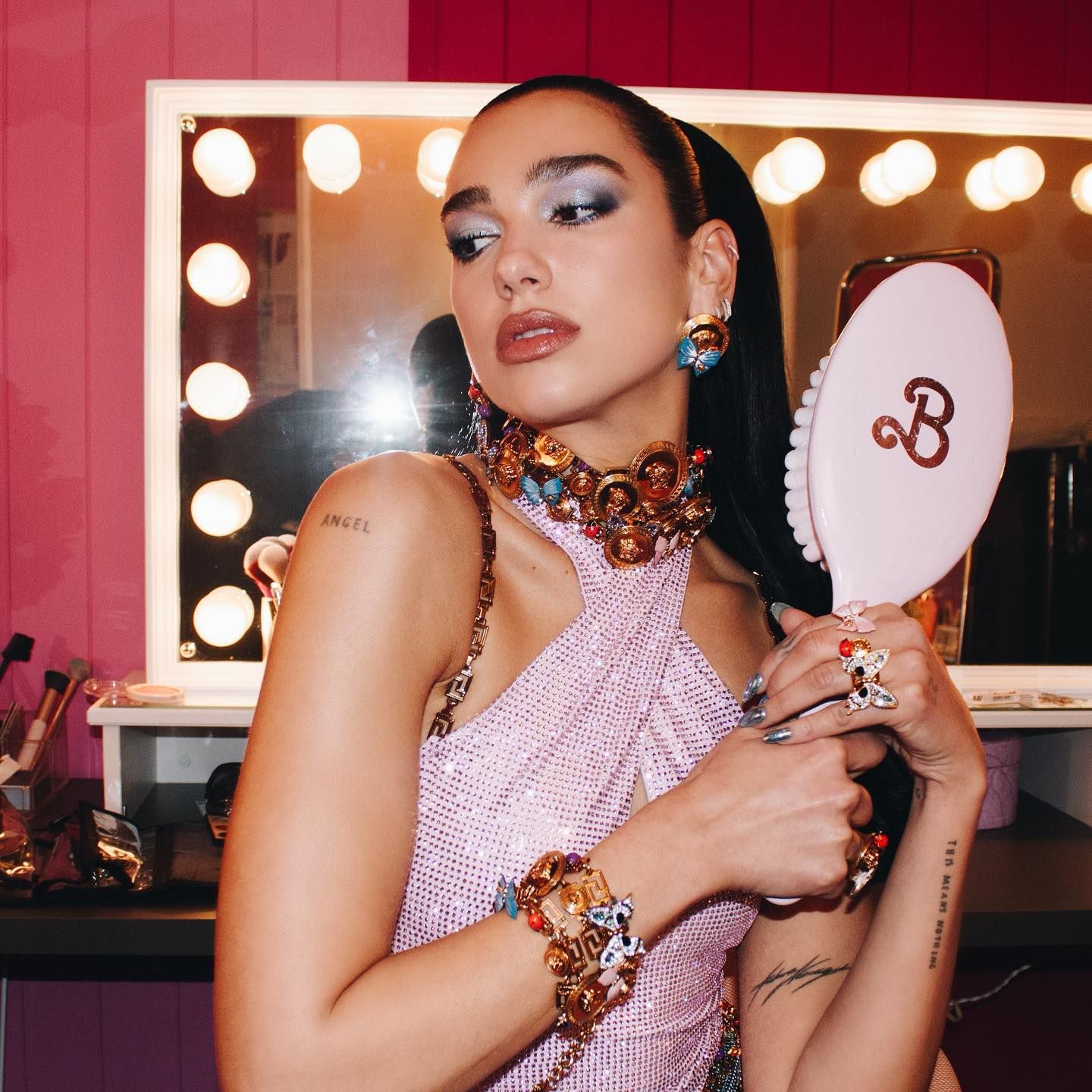 Дивіться кліп Дуа Ліпа на саундтрек до фільму "Барбі"