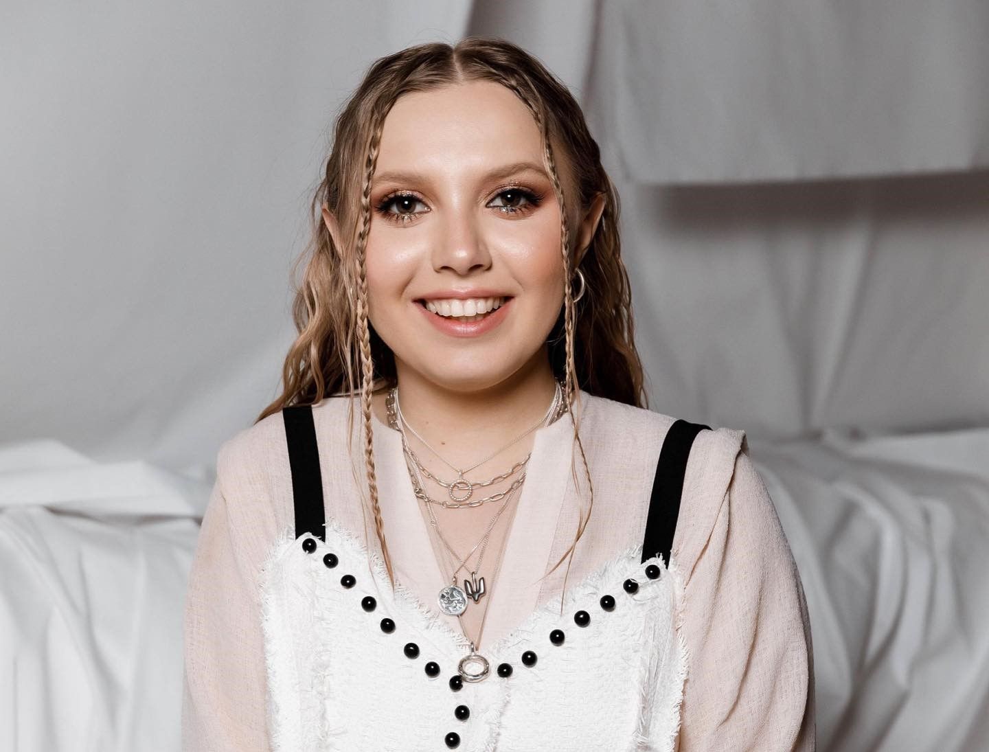 Слухайте нову пісню "Кохала" від переможниці "Голосу країни-12" Марії Квітки