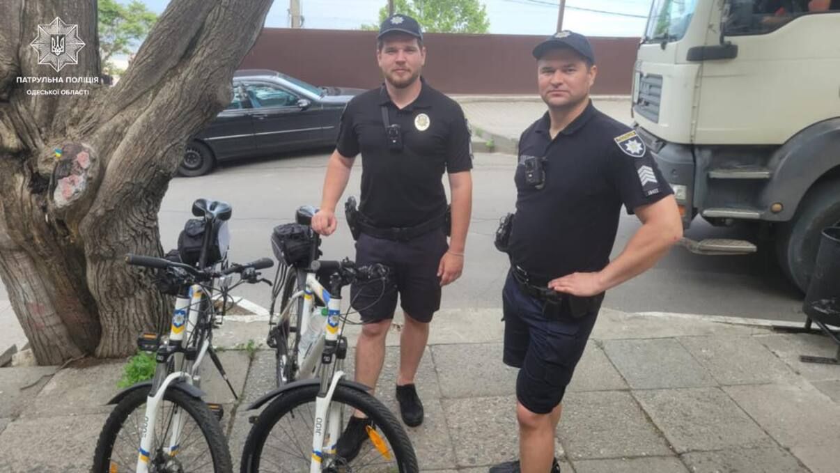 Одеські інспектори та небайдужі містяни врятували собаку, який міг загинути від задухи