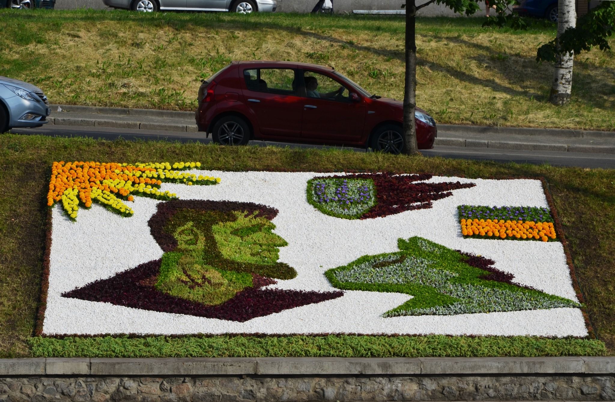Найбільше квіткове панно столиці: "Київзеленбуд" створив композиції з присвятою Да Вінчі