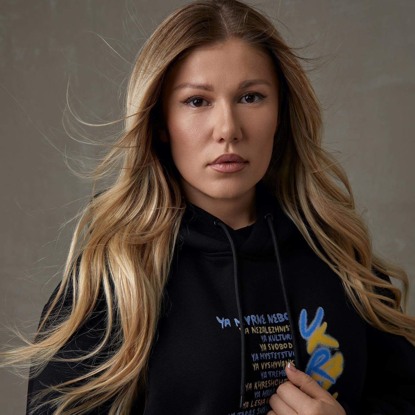 Alena Omargalieva презентувала душевну баладу "Боляче"