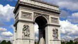 Ось як виглядає Тріумфальна арка у Парижі під час місяця ЛГБТ-прайду