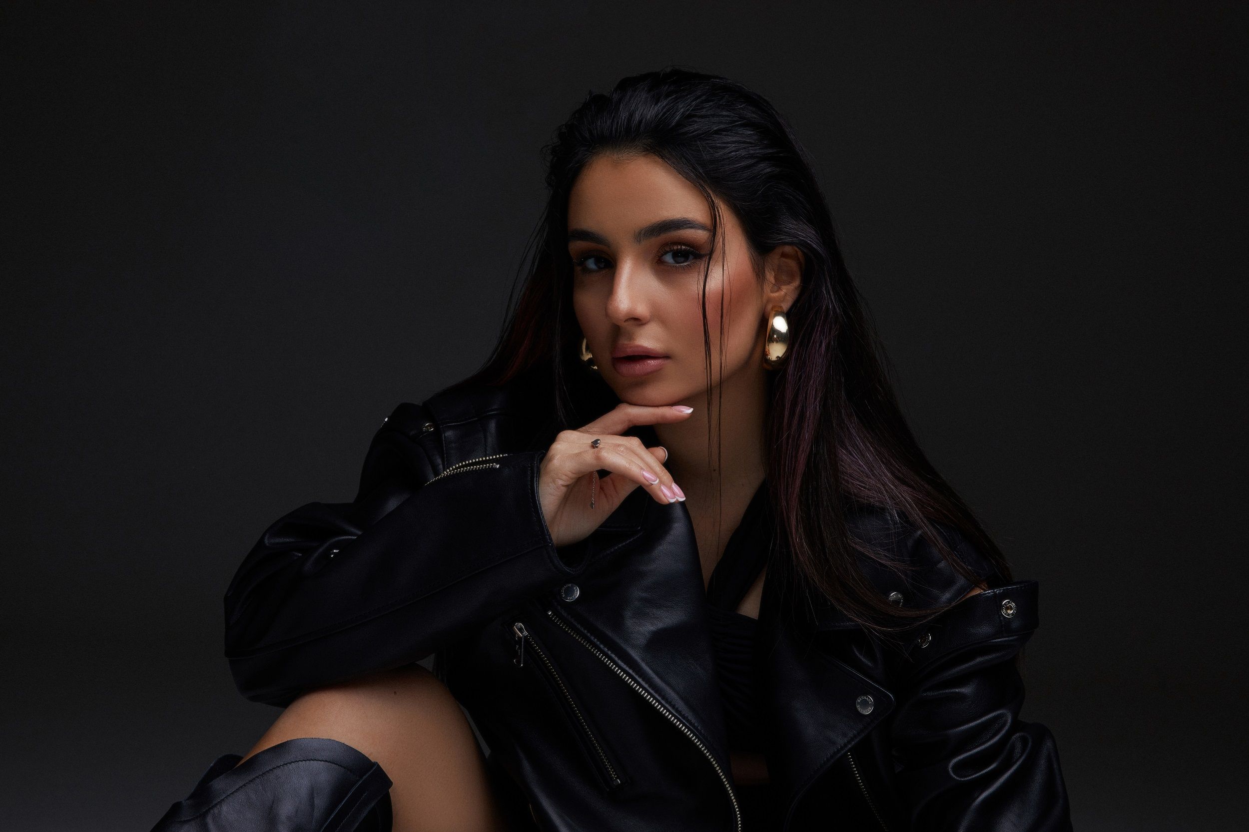 Анна Трінчер представила пісню Кропива - фото 1