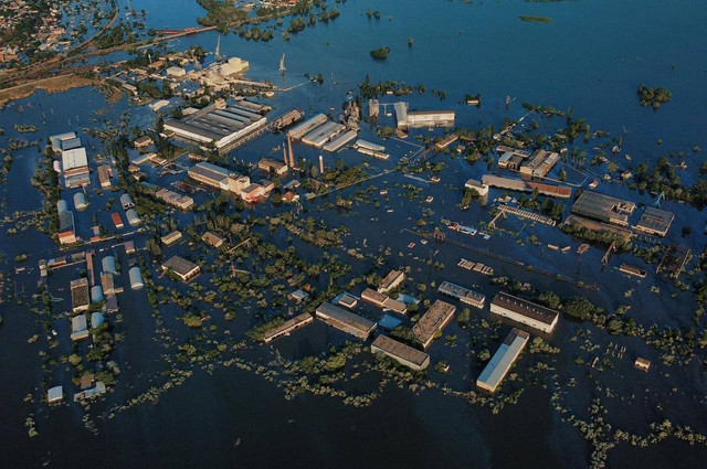 Затоплену Херсонську область зняли у висоти пташиного польоту: моторошні кадри - фото 526186