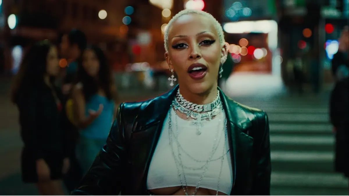 Українська режисерка Таня Муіньо зняла новий кліп для фантастичної Doja Cat